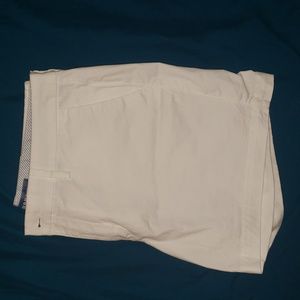 White Old Navy everyday shorts